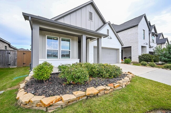 Foto del edificio - 24550 Carleton Lake Ln