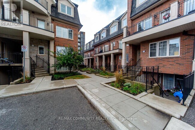 Photo du bâtiment - 2420-32420 Baronwood Dr