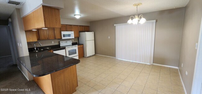 Foto del edificio - 135 S Suzanne Ct