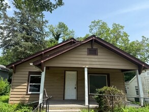 Building Photo - 1033 Asheboro St
