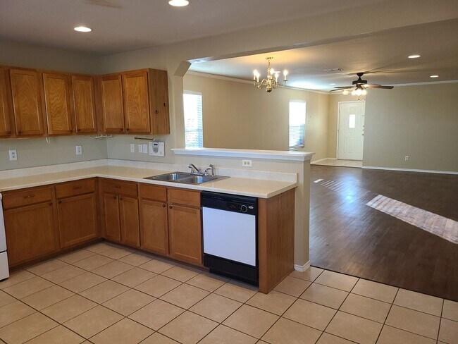 Foto del edificio - 3 Bedroom With Large Yard