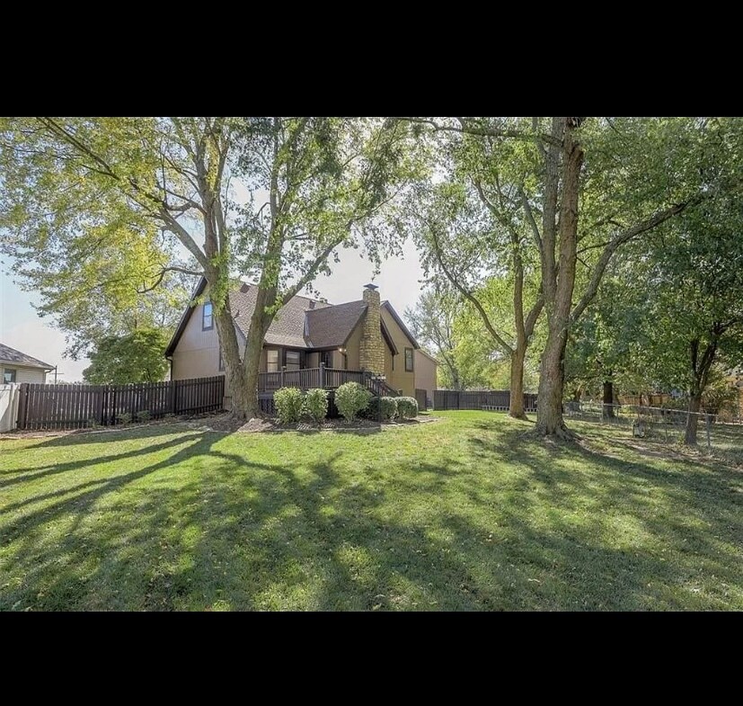 Building Photo - 217 S Montclaire Dr