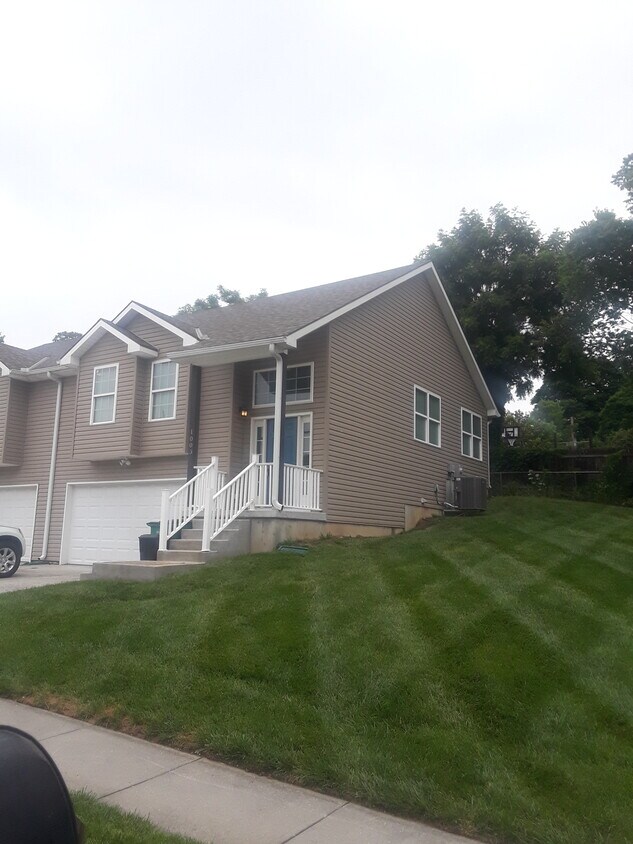 1003 2nd St, Platte City, MO 64079 Townhome Rentals in Platte City MO