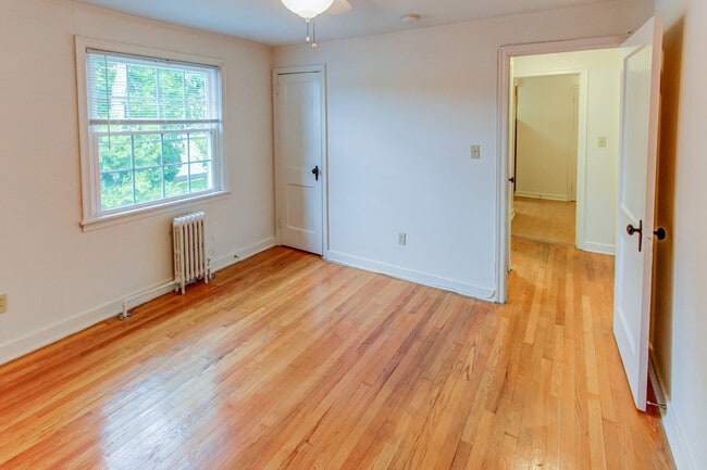 Building Photo - Schuyler Place