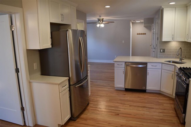 Building Photo - 7537 Buckingham Drive - 1E