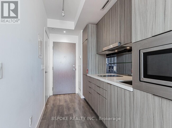 Building Photo - 215 Queen St W