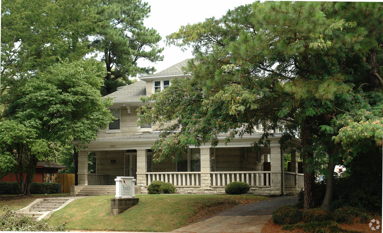 Foto del edificio - 1582 Poplar Ave