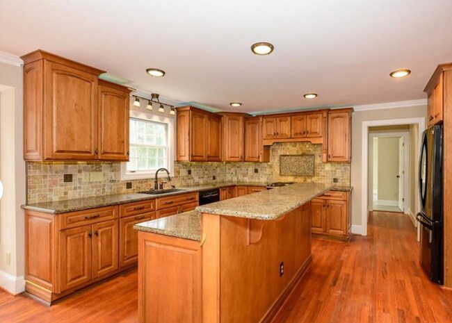 Building Photo - 453 Countrywood Pl SE