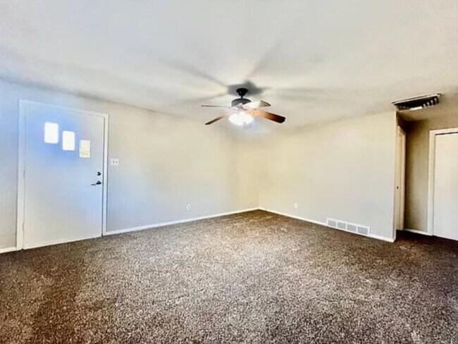 Building Photo - Duplex Unit Now Available!