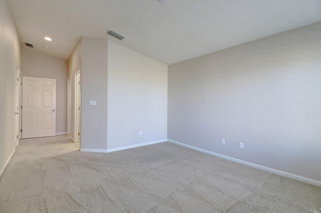 Building Photo - 806 Riverwood Ln