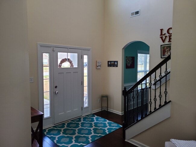 Foto del edificio - 4 Bedroom 2.5 Bath unfurnished home in Nautical Reach Neighborhood