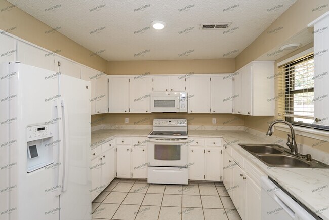 Foto del edificio - 1669 S Pine Ave