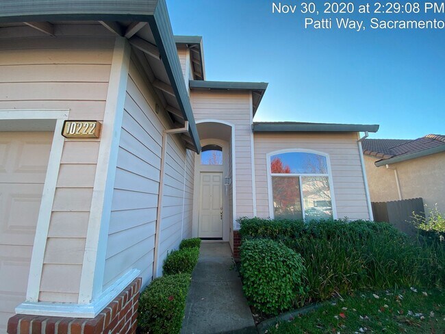 Foto del edificio - Amazing Layout in This Spacious Two Story ...