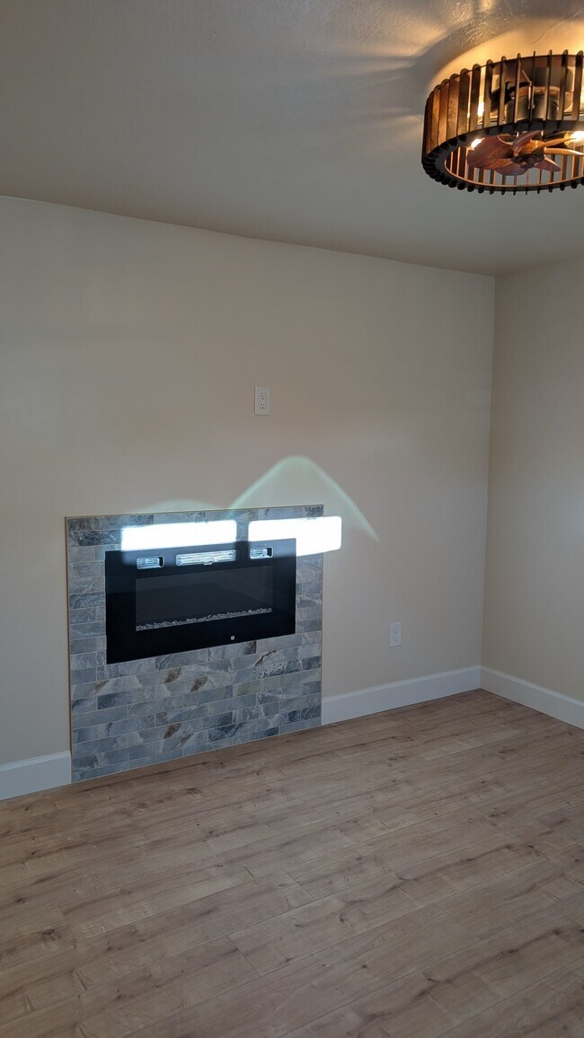 Building Photo - 9302 Sunrise Park Dr