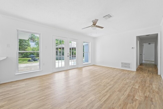 Building Photo - 606 Meadowlawn St