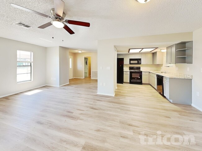 Building Photo - 2001 Deborah Dr