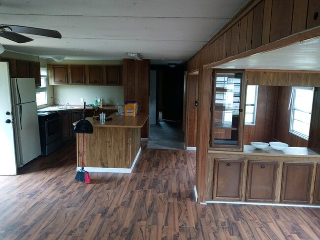 Building Photo - 31 Coach Dr
