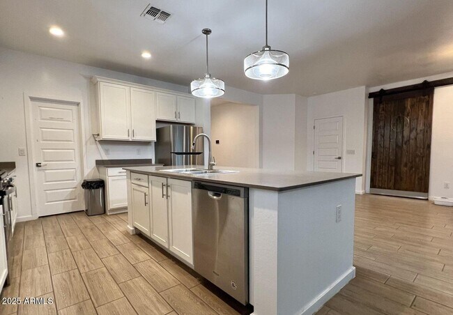 Building Photo - 559 W Magena Dr