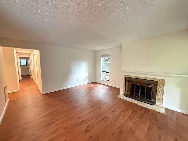 Foto del edificio - 2 Bed 2 Bathroom in Pinehurst (Plus Amenities!)