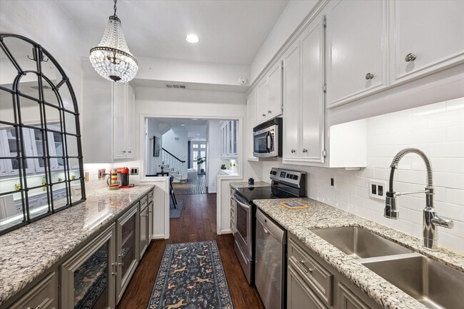 Building Photo - 2220 Fulham Ct