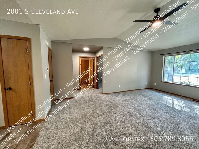 Foto del edificio - 2001 S Cleveland Ave