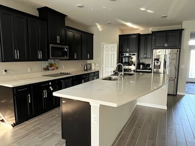 Building Photo - 4 Bedroom, 2 bathroom in Sawgrass ...