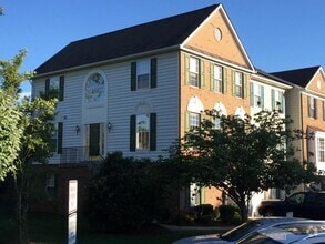 Building Photo - 2531 James Maury Dr