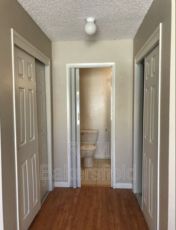 Building Photo - 4301 Tierra Verde St
