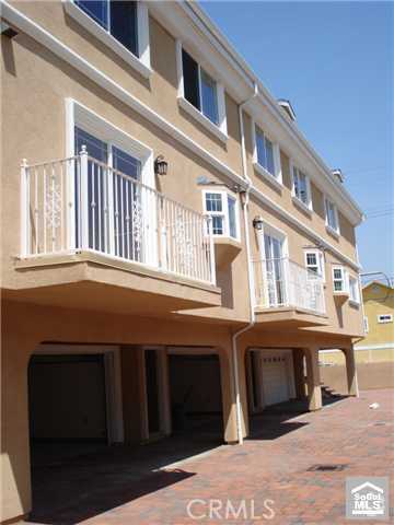 Building Photo - 1519 W 208th St