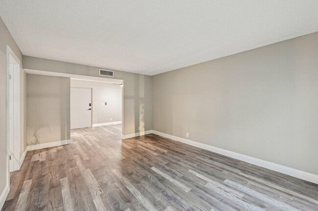 Foto del edificio - 460 NW 20th St