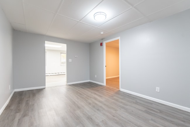 Foto del edificio - 656 N Main St