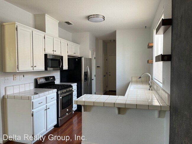 Foto del edificio - 3 br, 2.5 bath House - 913 Pearwood Ct.
