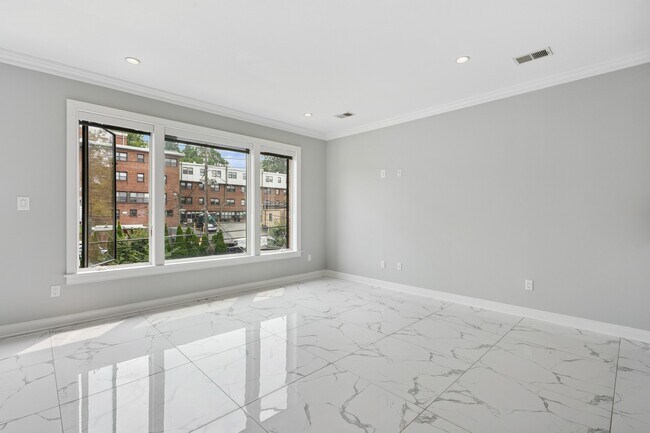 Foto del edificio - 225 Columbia Ave