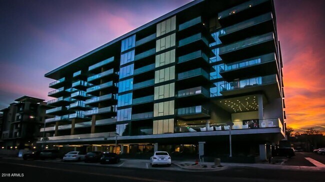 Foto del edificio - 4422 N 75th St