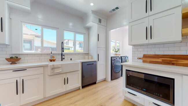 Foto del edificio - 2248 W 29th Pl