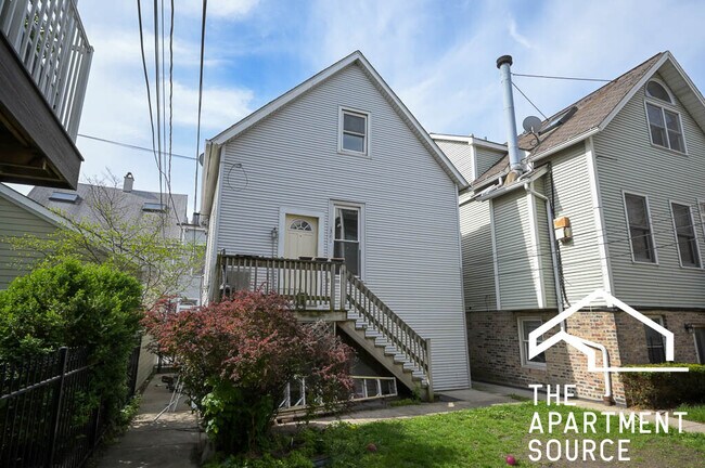 Building Photo - 1341 W Fletcher St
