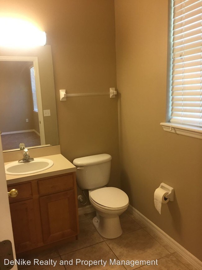 Building Photo - 7114 Five Oaks Dr