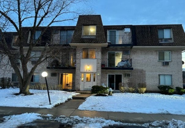 Primary Photo - 234 Shorewood Dr