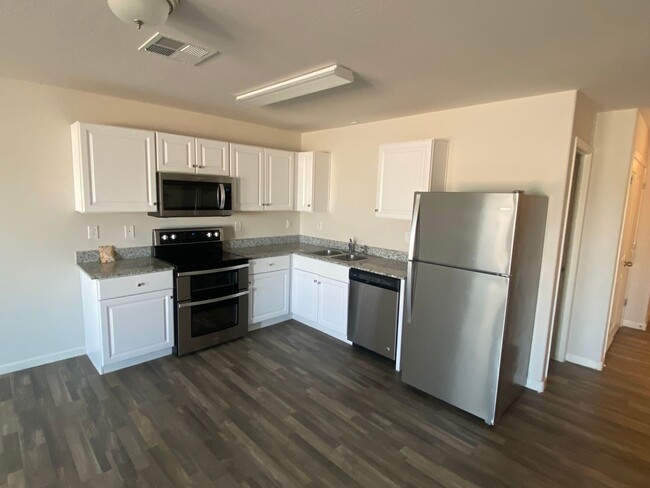 Building Photo - Cozy 4 Bed/2 Bath Newer Home in Coolidge