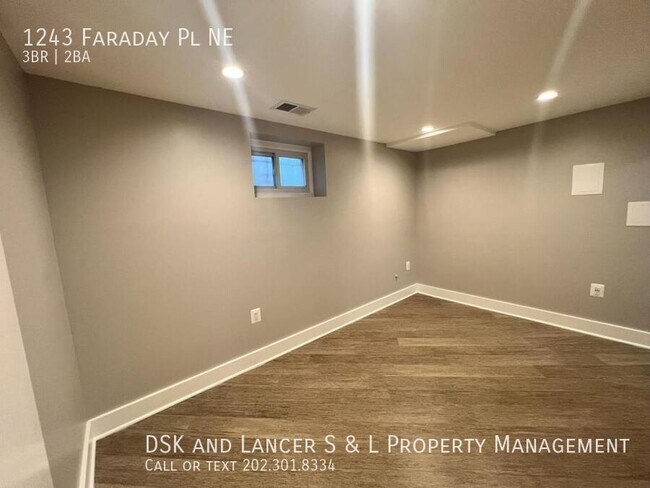 Building Photo - 1243 Faraday Pl NE