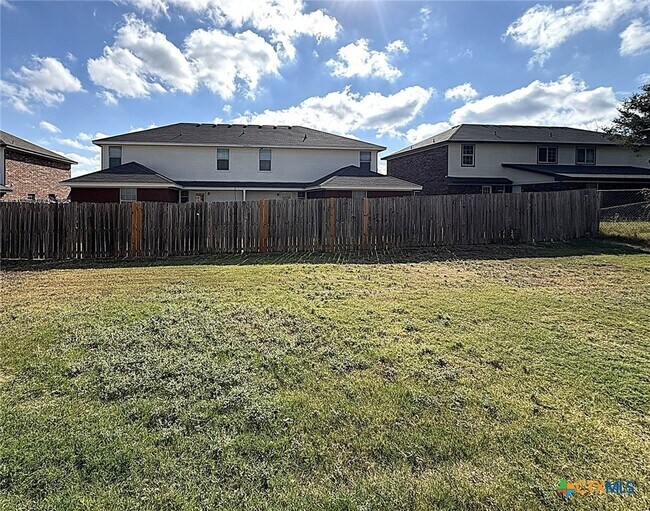 Foto del edificio - 4302 Sylvia Dr