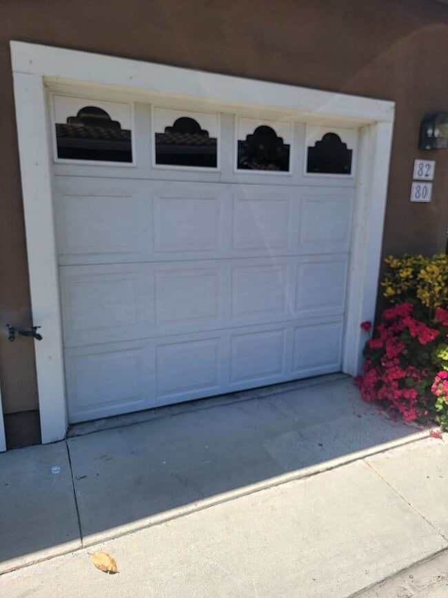 Building Photo - Ground Level 2 Bed/2 Bath Condo