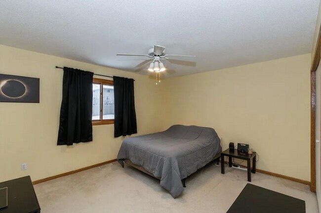 Building Photo - 1390 Daleview Dr