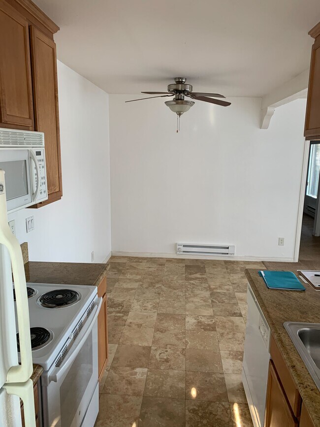 Kitchen/ Dining Area - 1107 Sepulveda Blvd