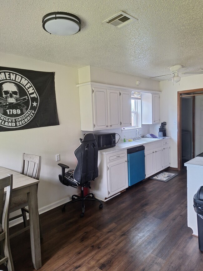 Foto del edificio - 2410 NW Norman Cir
