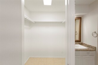 Building Photo - 921 Marine Dr