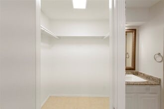 Building Photo - 921 Marine Dr