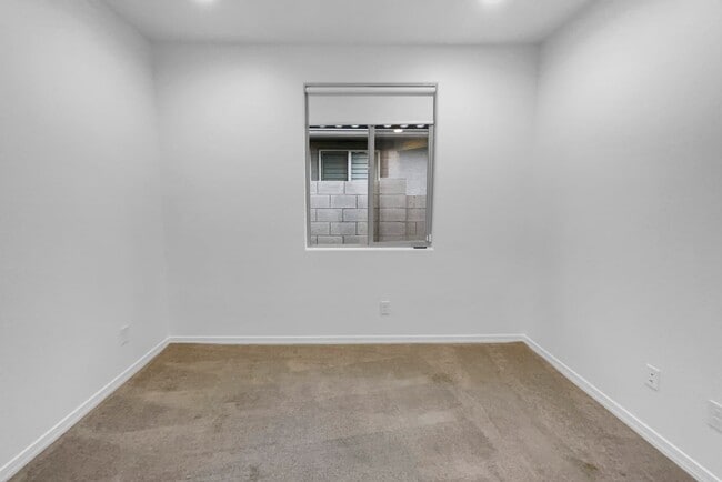 Building Photo - 8520 W Rancho Dr