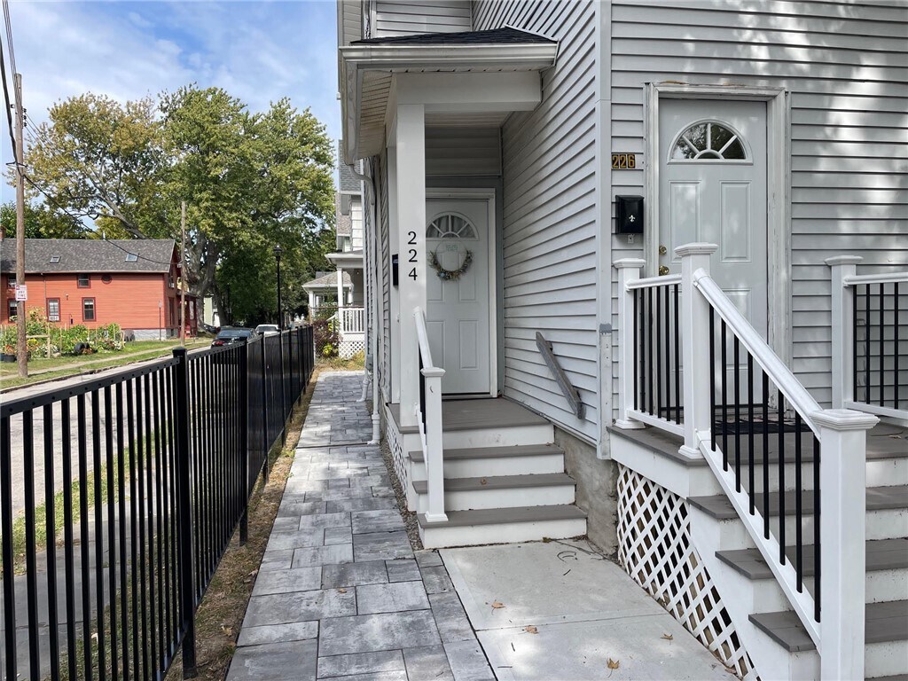 Primary Photo - 224 Hamilton St