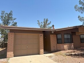Building Photo - 10905 Highwood Way